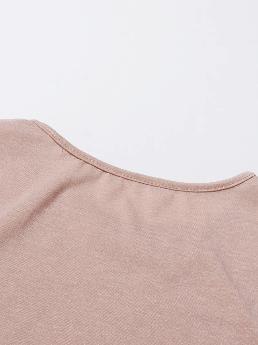 Damen-Casualjacke mit Kontrastfarben, Stickerei und langen Ärmeln – Offenes Design, kurz geschnitten.