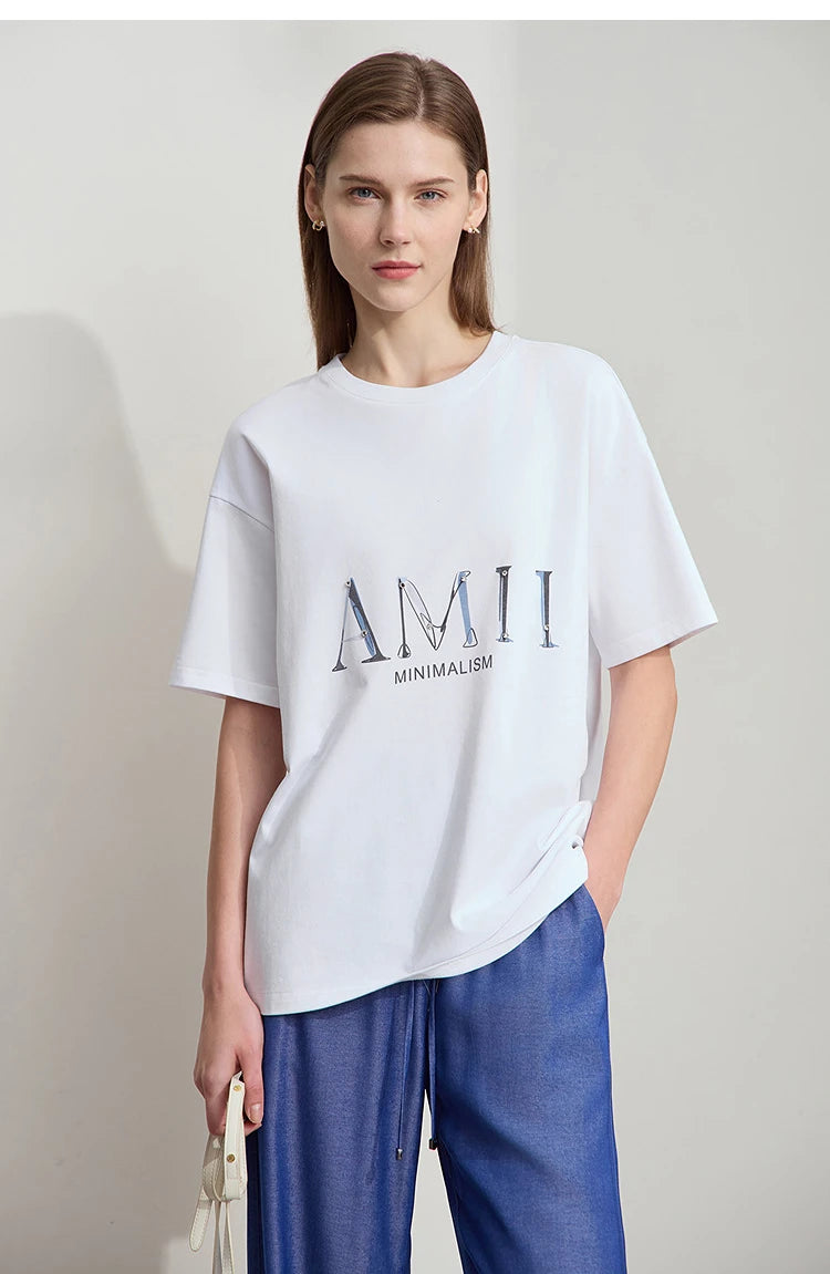 Damen T-Shirt im minimalistischen Design mit Rundhalsausschnitt und kurzen Ärmeln