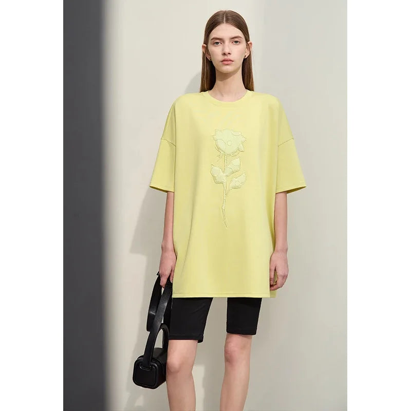 Damen T-Shirts im minimalistischen Stil mit Stickerei und O-Ausschnitt