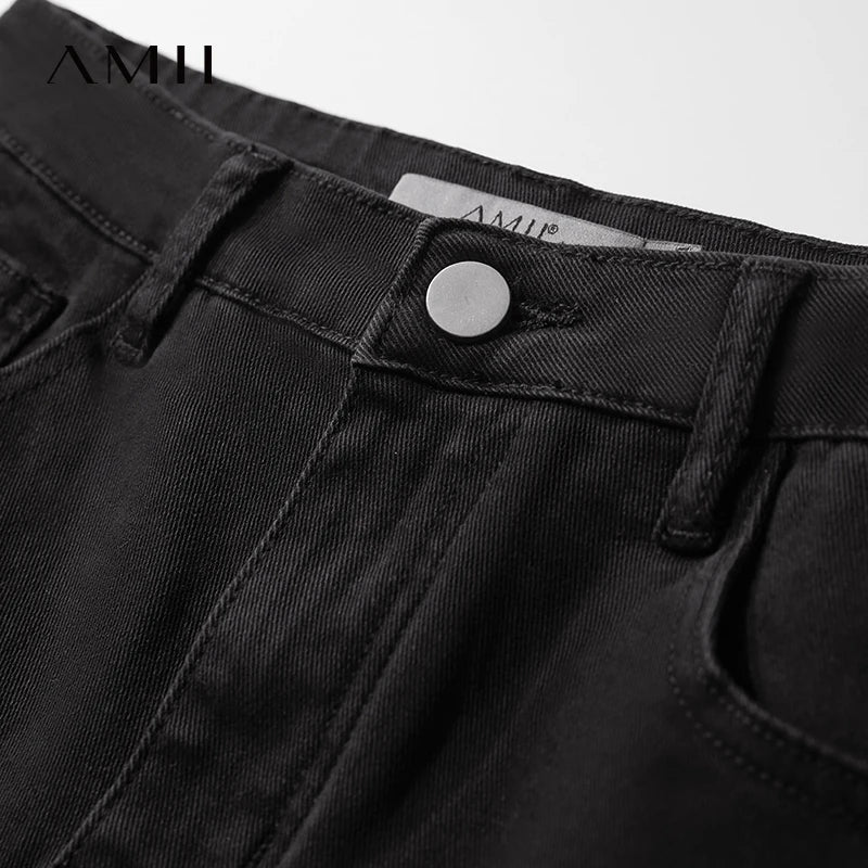 Damen Denim Shorts im minimalistischen Casual-Stil mit Zipper und Loch-Dekoration