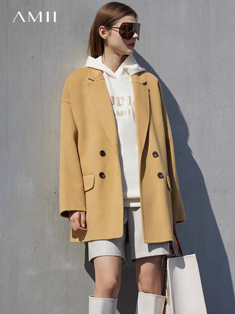 Damen Wollmantel im Minimalismus-Stil für den eleganten Wintereinsatz