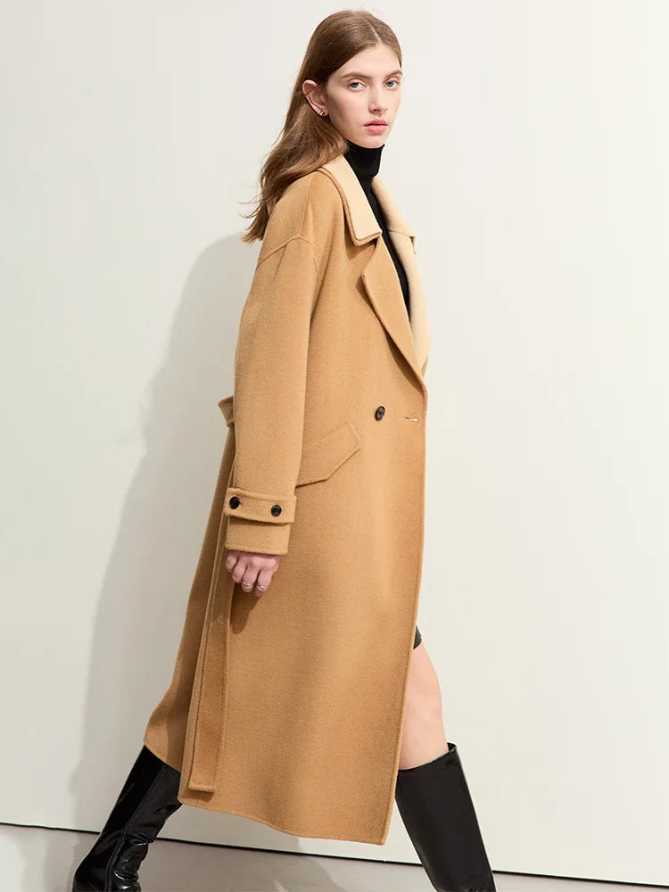 Damen Wollmantel im minimalistischen Design mit doppeltem Kragen und Taschen
