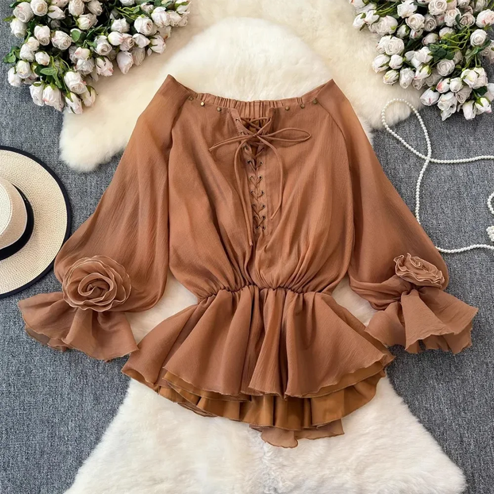 Ärmelloses Damenkleid mit 3D-Blumen, schwingendem Kragen und Rückenausschnitt – ideal für besondere Anlässe