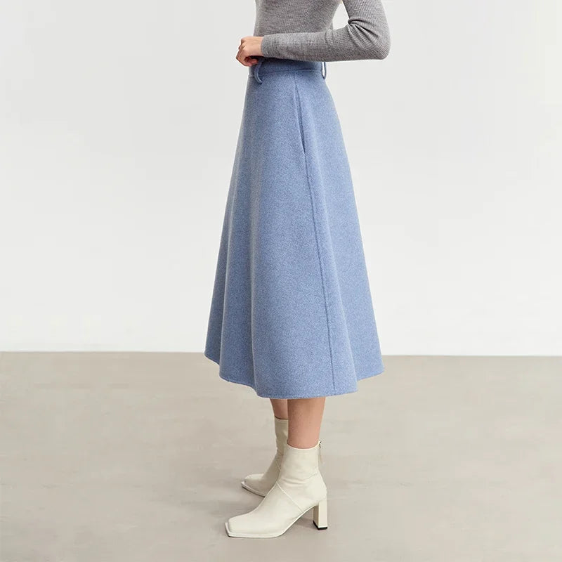 Damen-Wintermantel Hellblau mit Gürtel, A-Linien-Schnitt und weitem Rockteil