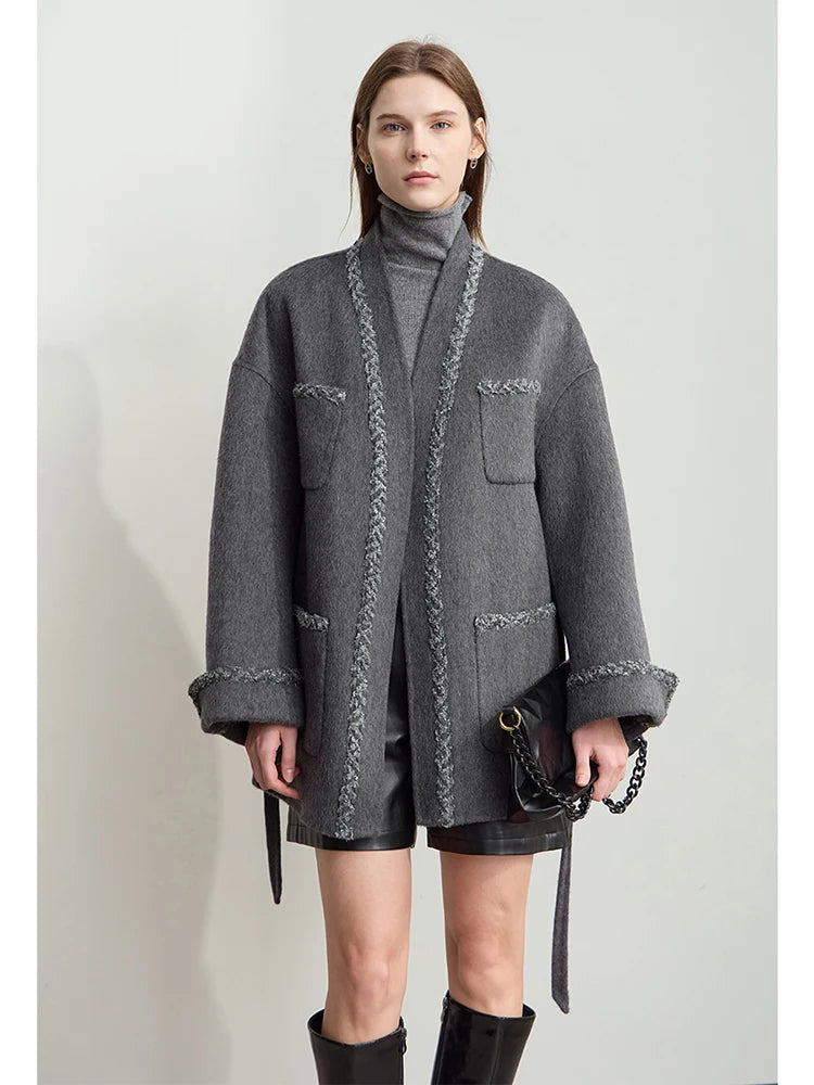 Damen Wollmantel im minimalistischen Design mit Gürtel und Taschen
