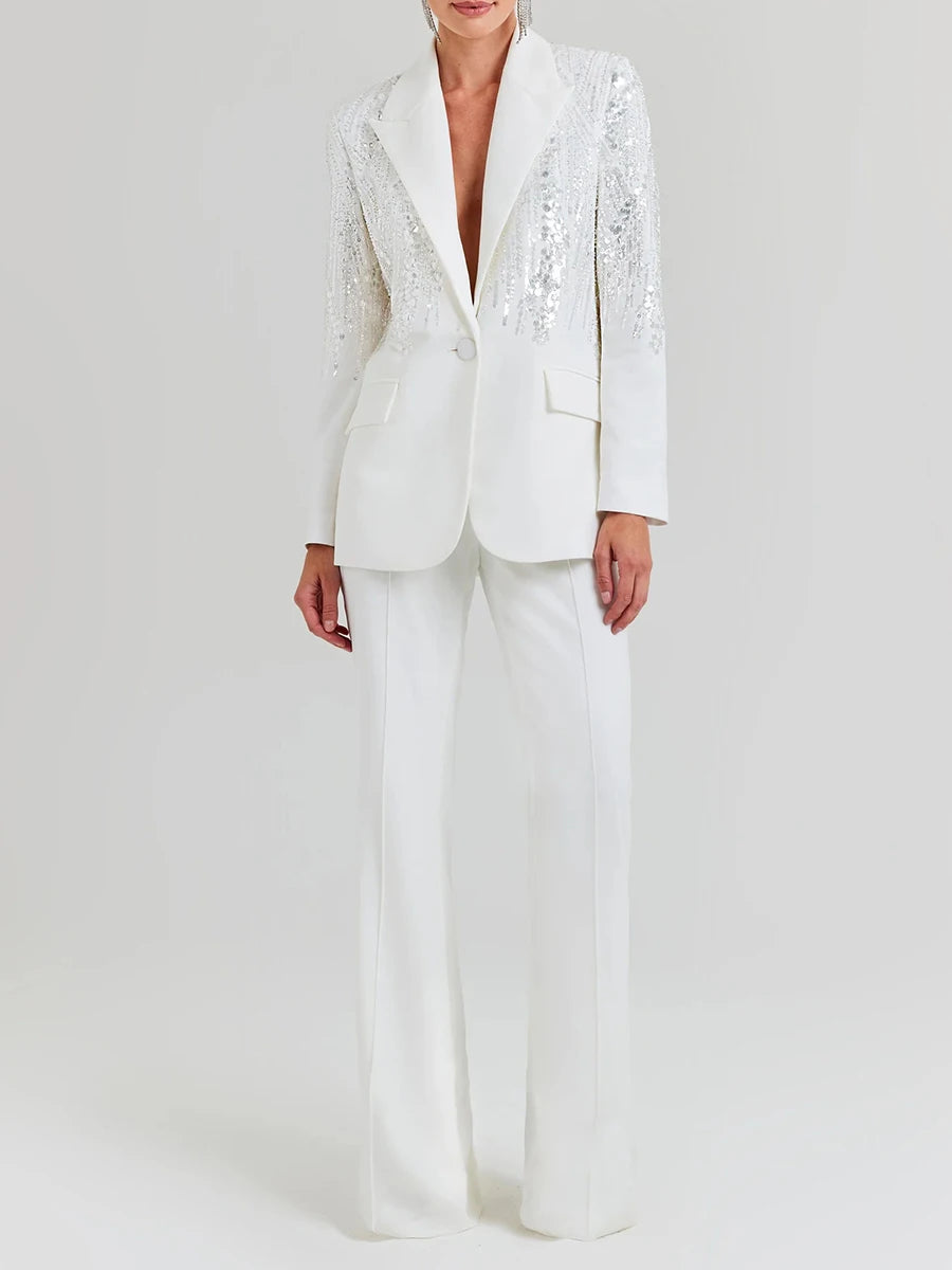 Elegantes Damen-Zweiteiler-Set mit langärmligem Kragenoberteil und hoch taillierter Hose mit Diamantdetails und Schlitz.