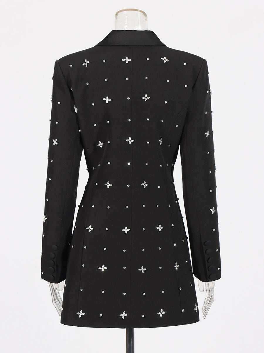 Ärmelloses, trägerloses Damen-Tunikakleid mit Patchwork-Falten im minimalistischen Design – modisch und elegant.