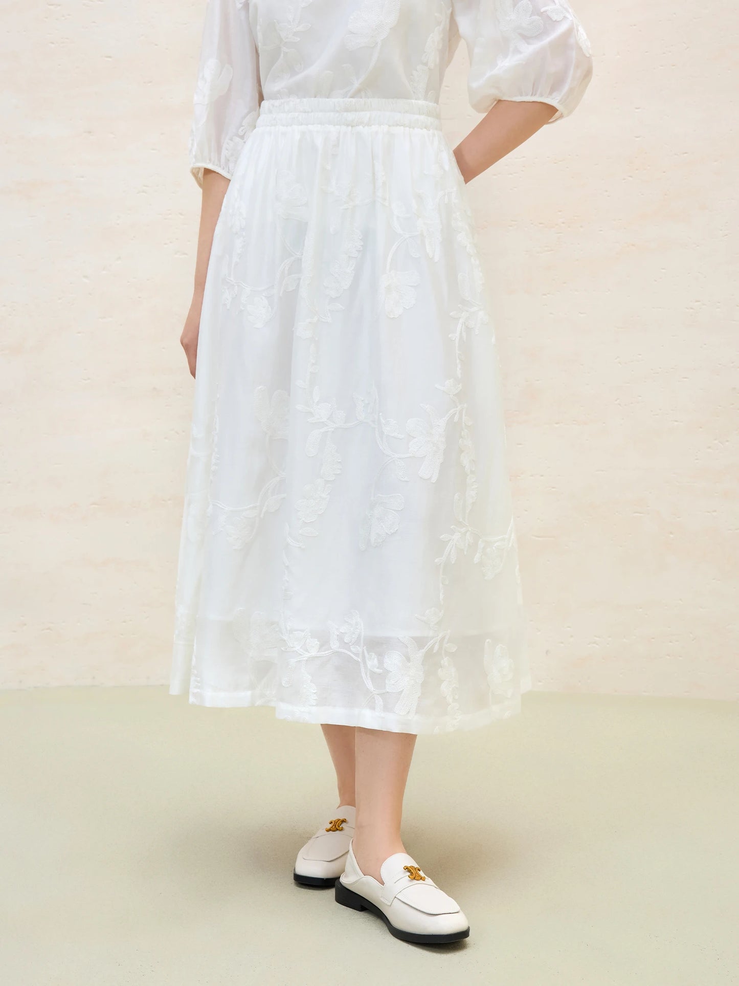 Luftiges Damen-Sonnenschutzshirt in Übergröße mit erfrischendem Design und Farbvielfalt für den Sommer.