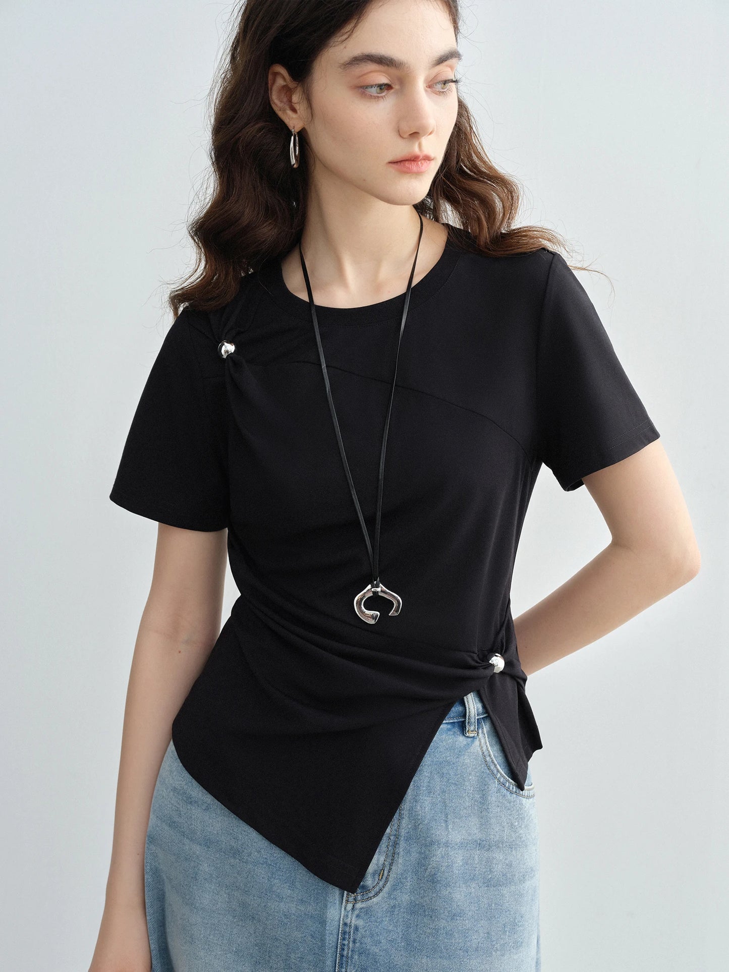 Kurzarmshirt für Damen in Übergröße mit Rundhalsausschnitt und Origami-Print – Sommerliches Design mit Schleifendetail