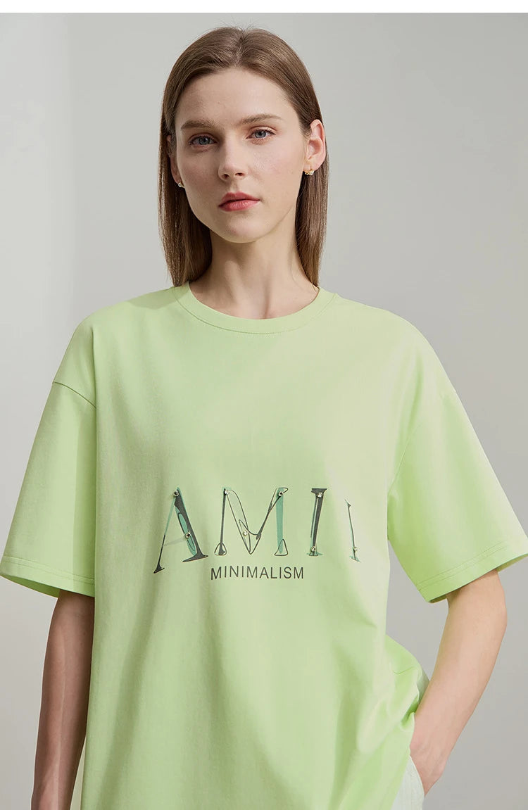Damen T-Shirt im minimalistischen Design mit Rundhalsausschnitt und kurzen Ärmeln