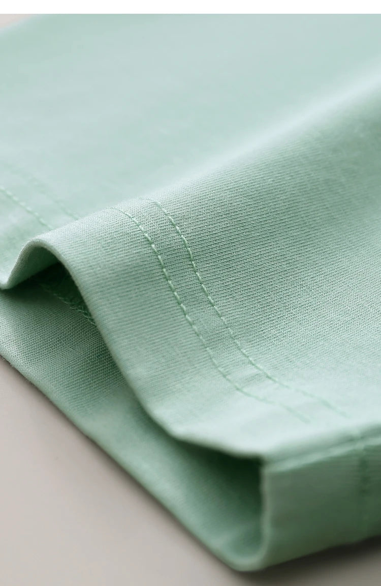 Damen T-Shirt im minimalistischen Sommerstil aus losem Stretch-Material