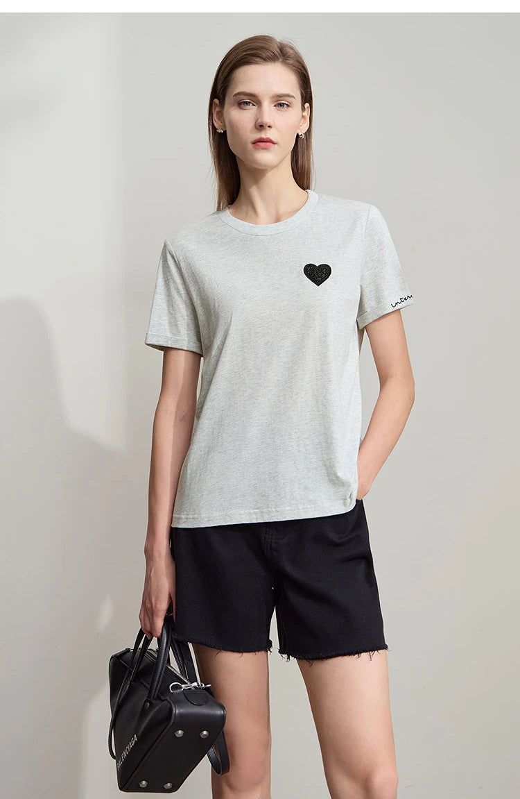 Damen T-Shirt im minimalistischen Stil mit bestickten Liebesperlen für den Sommer