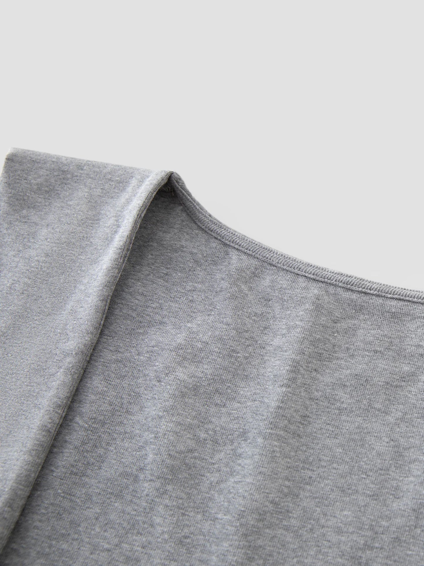 Vielseitiges Damen-T-Shirt mit V-Ausschnitt und langen Ärmeln – lässig und figurbetont für den Frühling