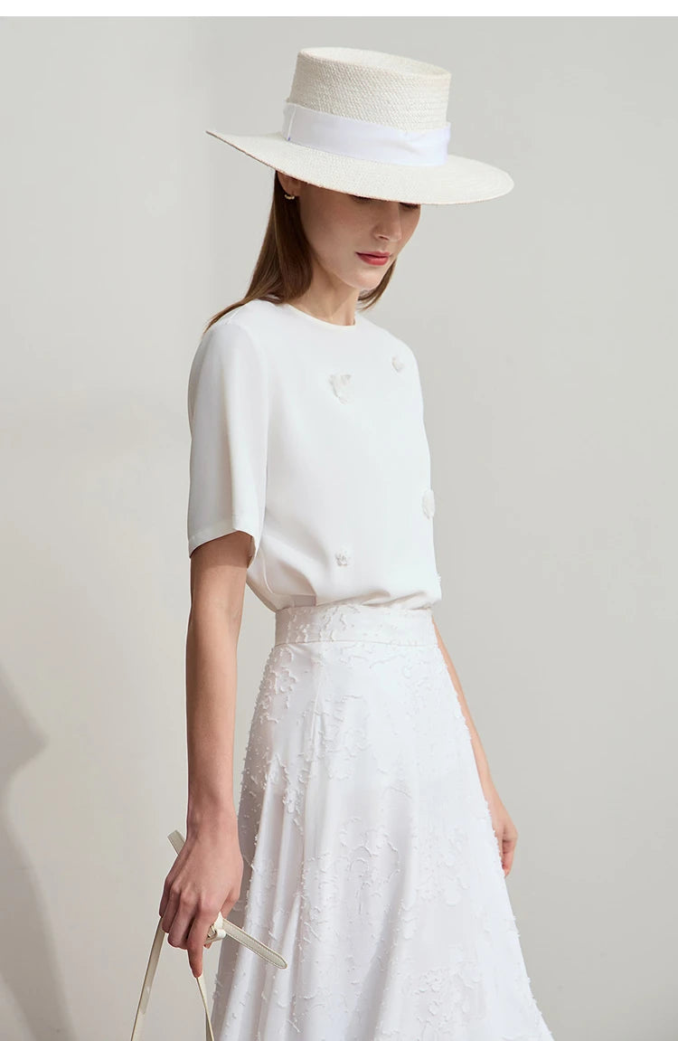 Damen Top im minimalistischen Stil mit elegantem O-Ausschnitt und Pailletten-Blume