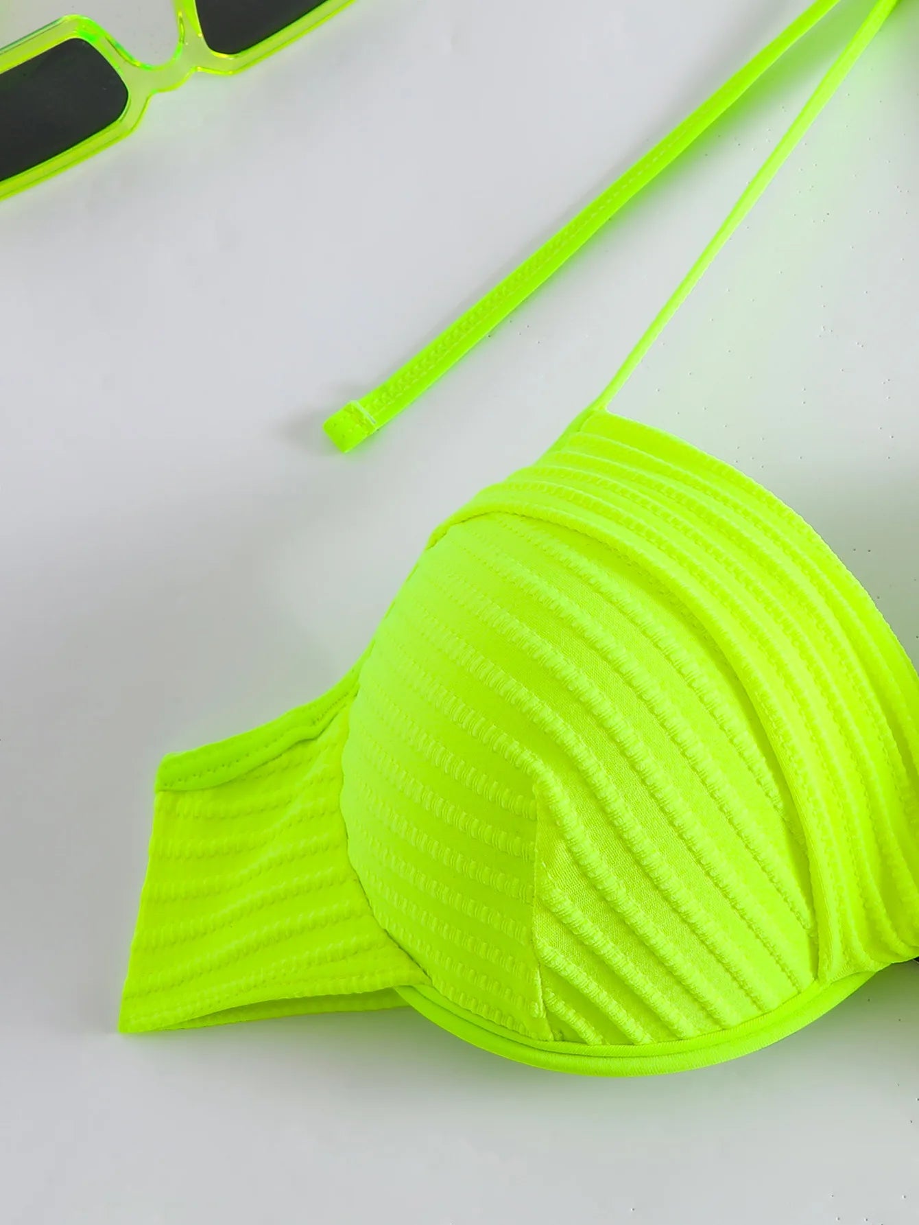 Glamouröses Damen-Bikini-Set mit Push-up-Effekt und glänzendem Design – perfekt für den Strand oder Pool