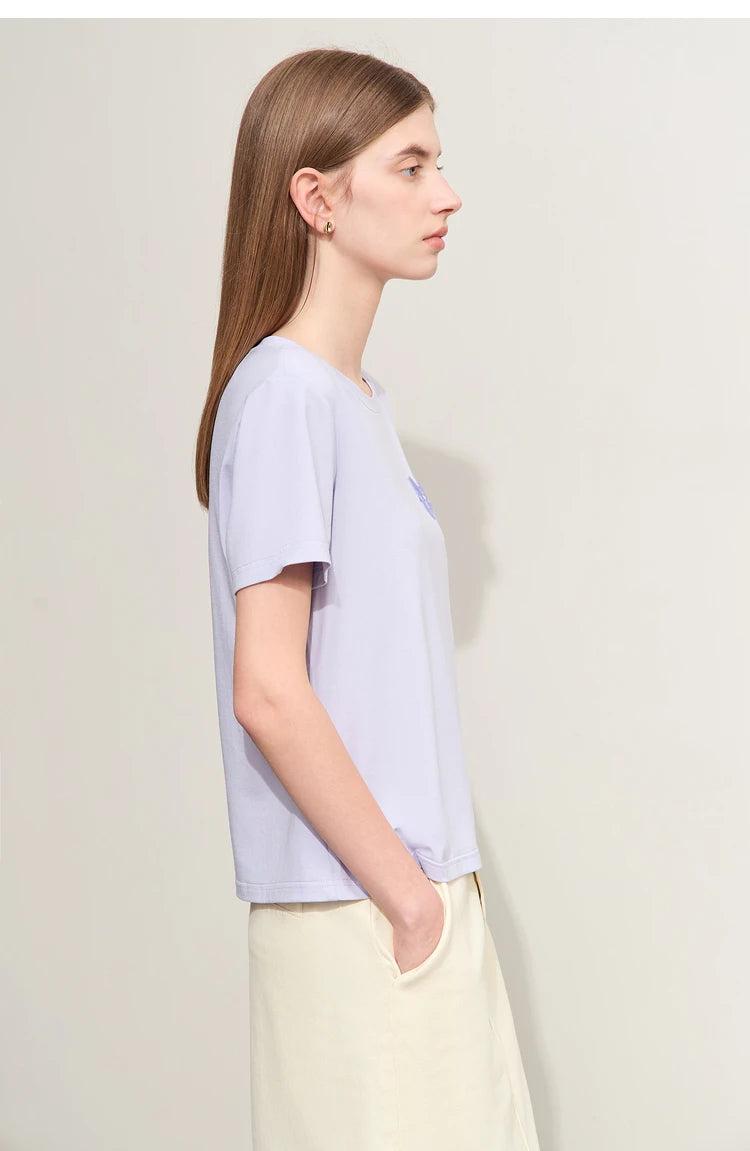 Damen T-Shirt im Minimalismus-Stil mit O-Ausschnitt und Stickerei