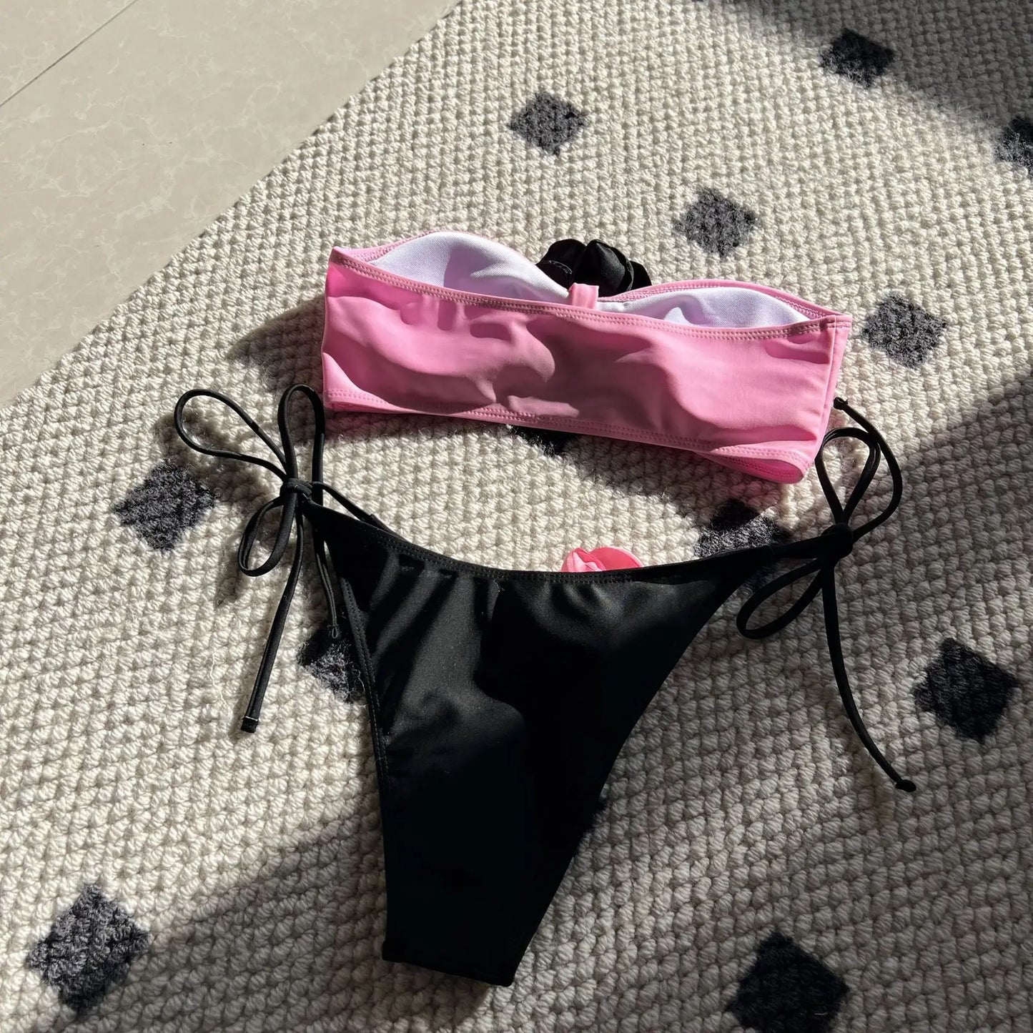 Gestreifter Damen-Bikini im brasilianischen Stil – ideal für Strand und Pool