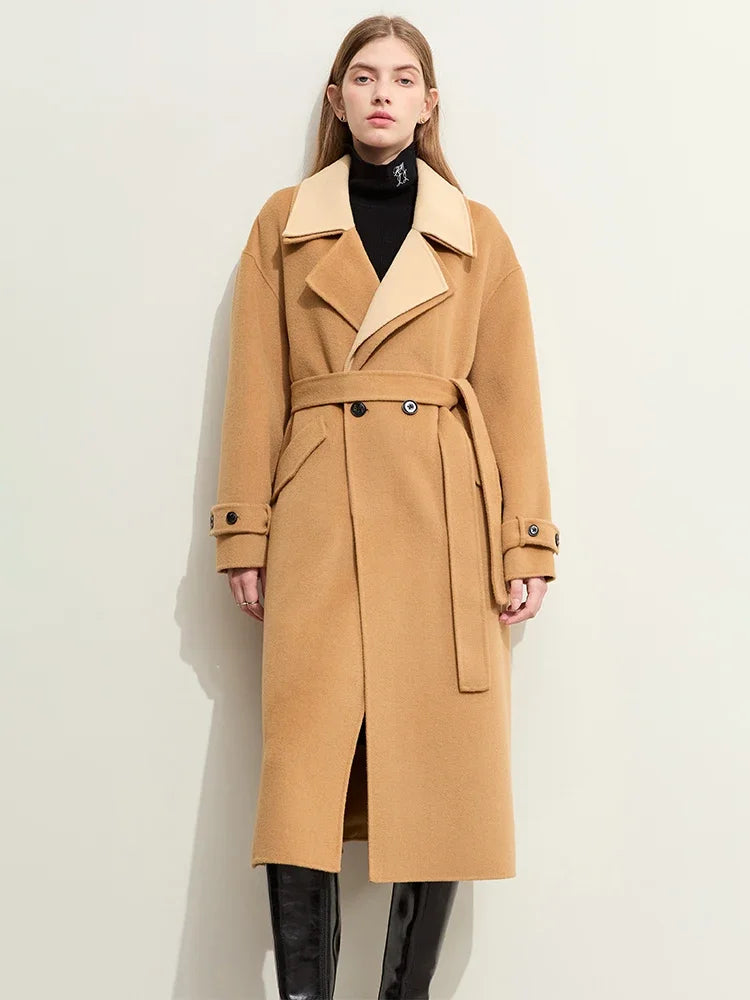 Damen Wollmantel im minimalistischen Design mit doppeltem Kragen und Taschen