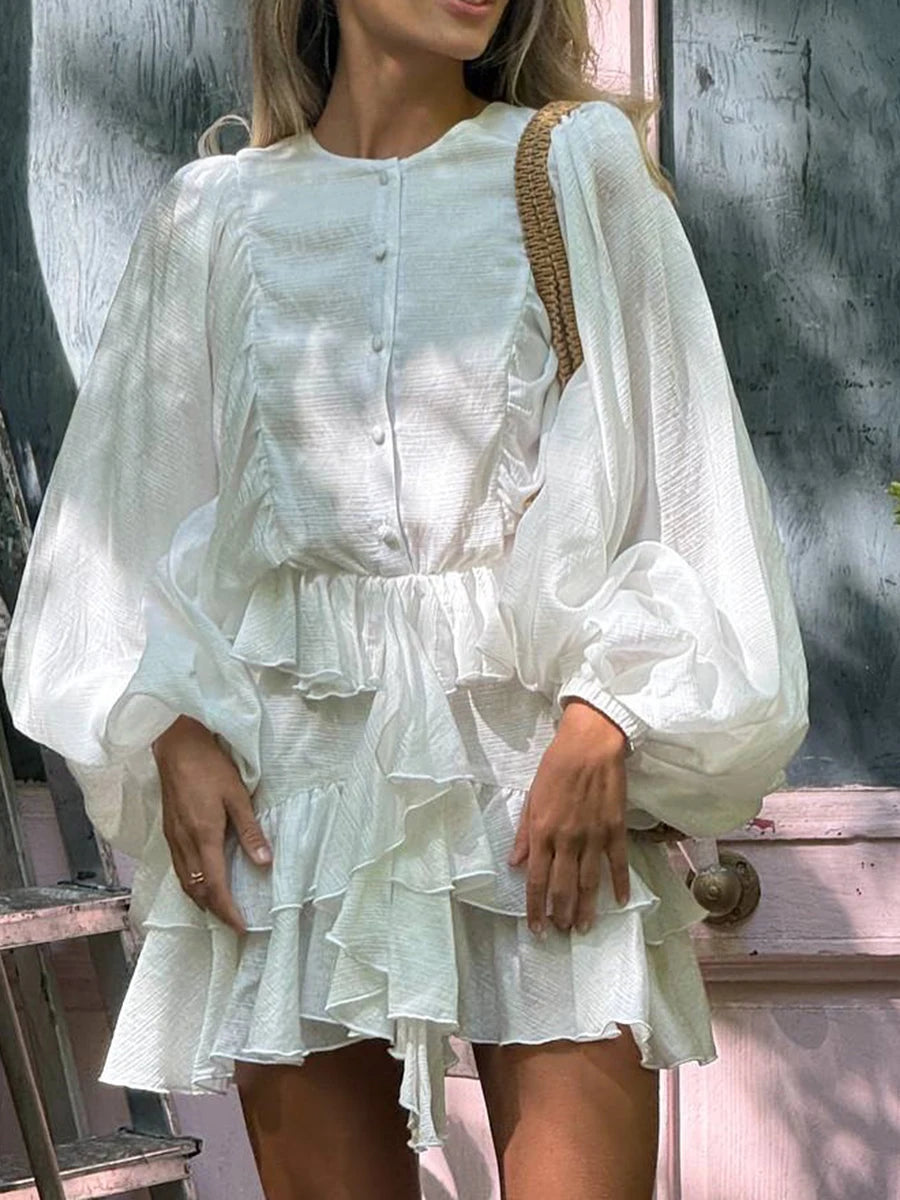 Asymmetrisches ärmelloses Damenkleid mit Rundhalsausschnitt, Hohldesign und Stickerei – figurbetont und elegant.