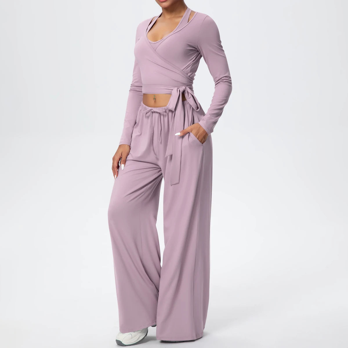 Damen-Sportset mit Wickeloberteil und weiter Langarmhose, lila, mit Bindegürtel