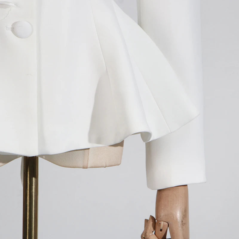 Elegantes Damenkleid mit Rundhalsausschnitt, halblangen Ärmeln und Spitzen-Patchwork-Design – figurbetont und stilvoll.
