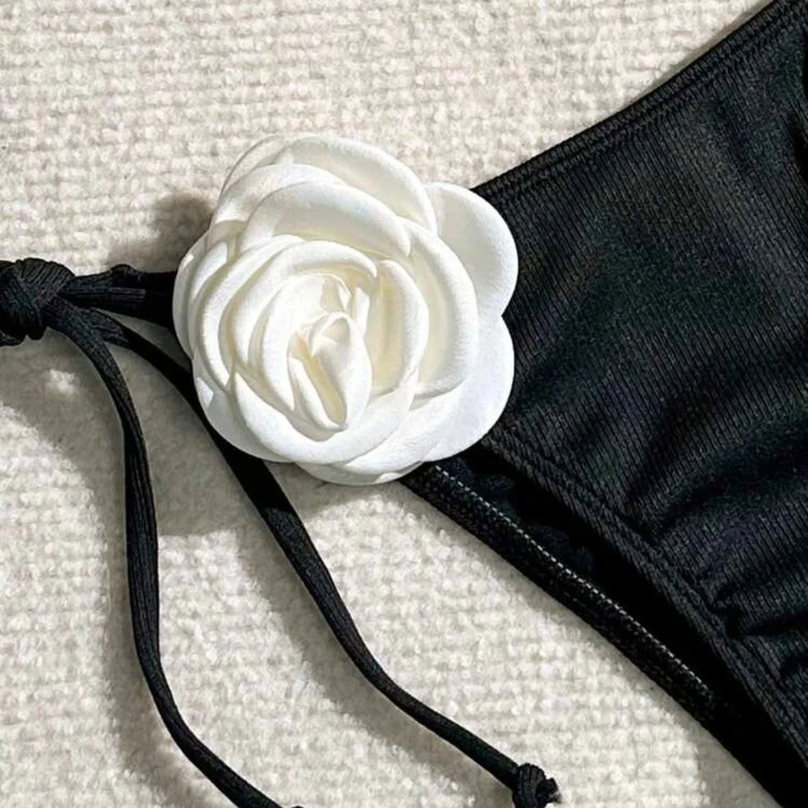 Dreiteiliger Damen-Bikini aus PU-Material im brasilianischen Stil – ideal für Strand und Pool