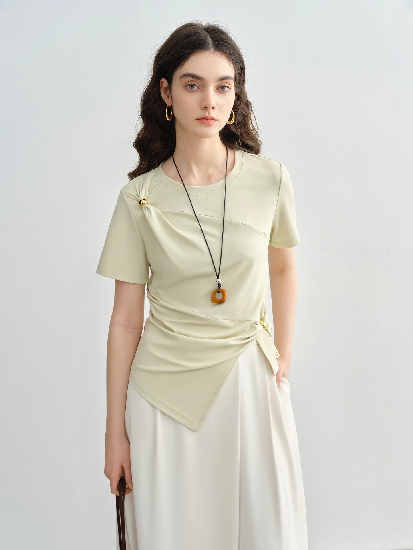 Kurzarmshirt für Damen in Übergröße mit Rundhalsausschnitt und Origami-Print – Sommerliches Design mit Schleifendetail