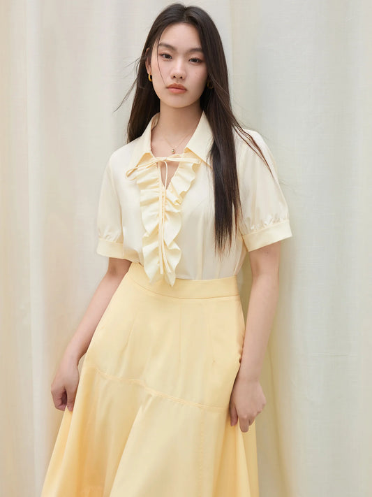 Sommerliche Damenbluse in Übergröße mit taillierter Silhouette und atmungsaktivem Strukturgewebe – ideal für den Alltag