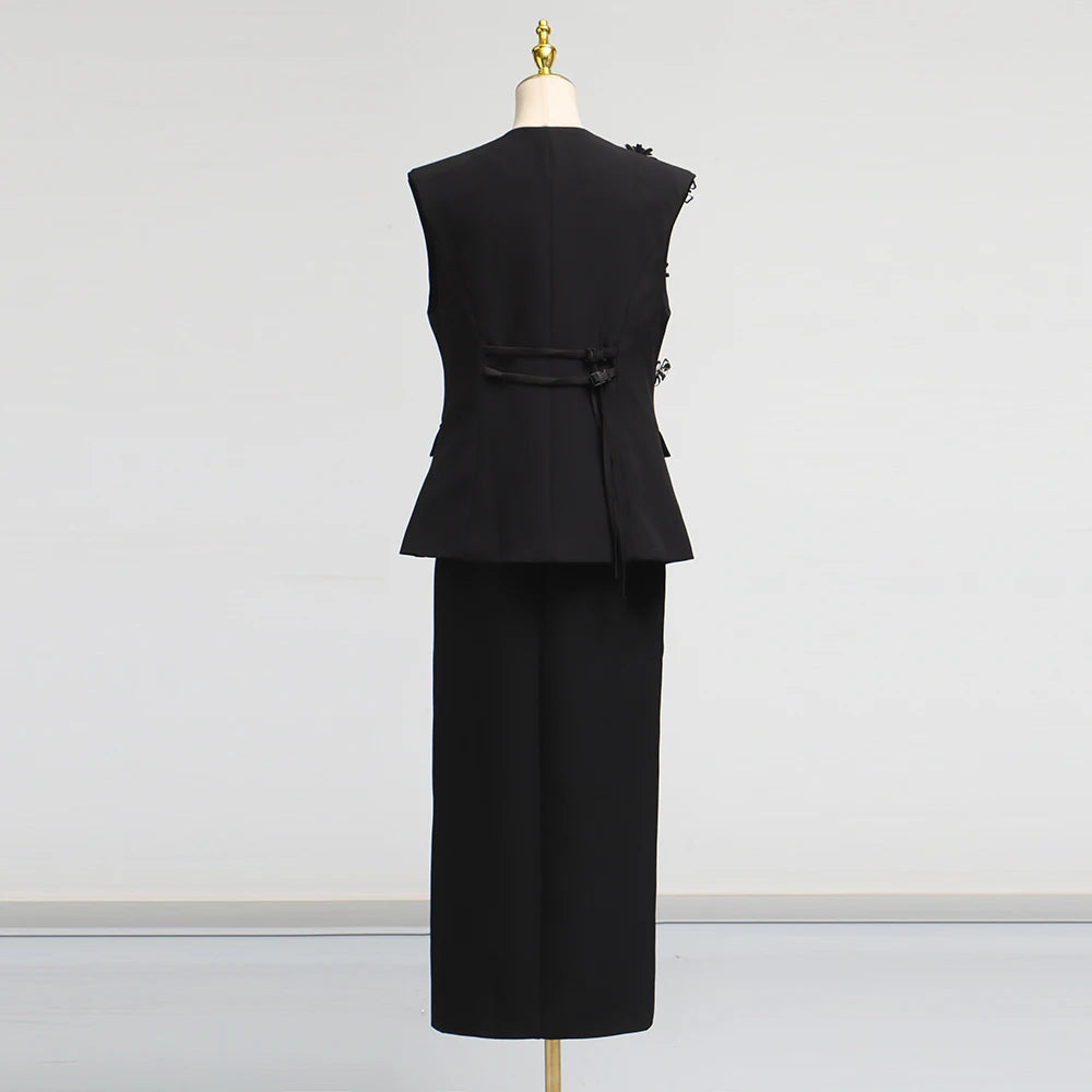 Elegantes Damenkleid mit Rundhalsausschnitt, kurzen Ärmeln und Pailletten-Patchwork-Design – ideal für besondere Anlässe.