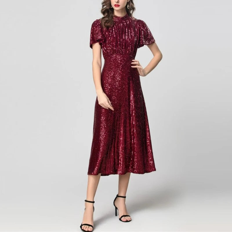 Elegantes Damenkleid mit Slash-Ausschnitt und halblangen Ärmeln – figurbetontes Design mit Perlen-Patchwork für stilvolle Anlässe