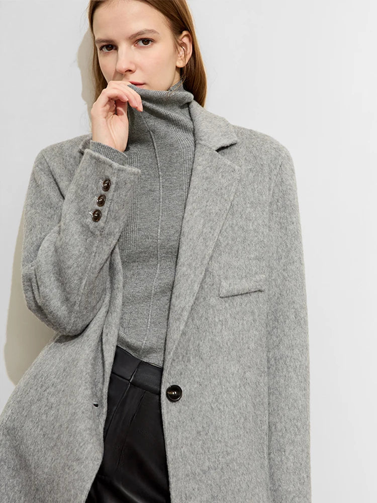 Damen Wollmantel im minimalistischen Old Money Stil mit Blazer-Kragen