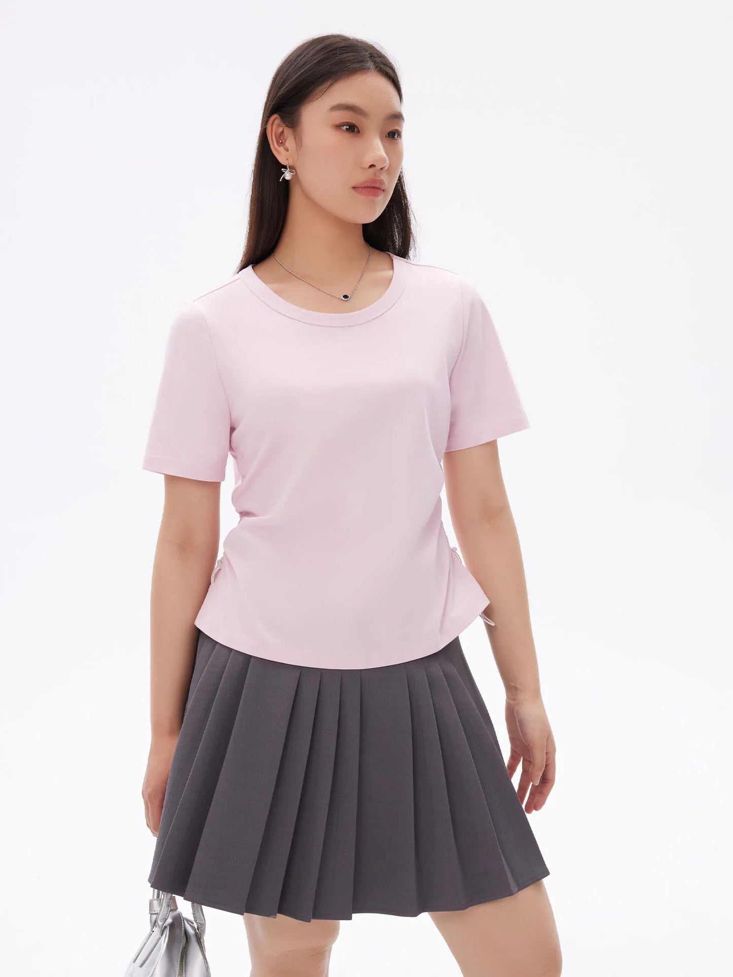 Beiges Damen-T-Shirt mit Rundhalsausschnitt und kontrastierendem Buchstaben-Print – ideal für den Sommer