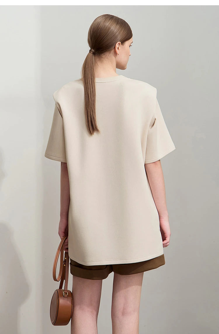 Damen T-Shirt im minimalistischen Stil mit lässigem O-Ausschnitt und Kunstdruck
