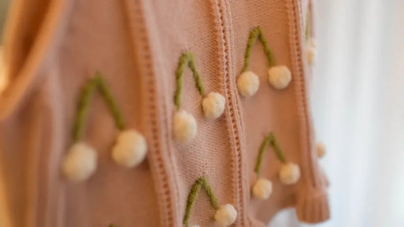 Mädchen Gestrickte Weste mit niedlicher Blumen-Farbblock-Design für Herbst 0-4 Jahre