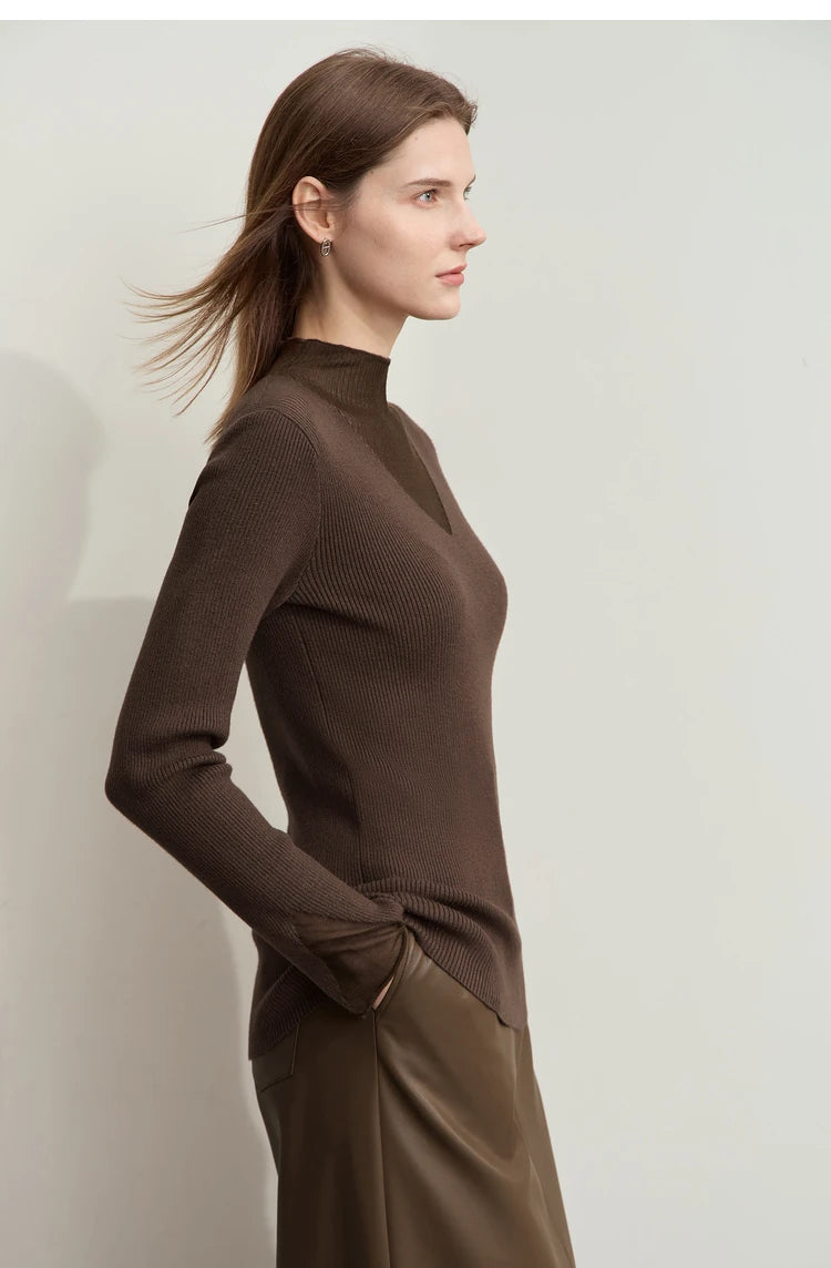 Damen Rollkragenpullover mit transparentem Panel aus der Winterkollektion 2024