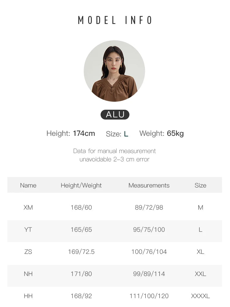 Elegantes Damen-T-Shirt in Weiß mit einzigartigem Design und vielseitigem Kragen – ideal für den Sommer.