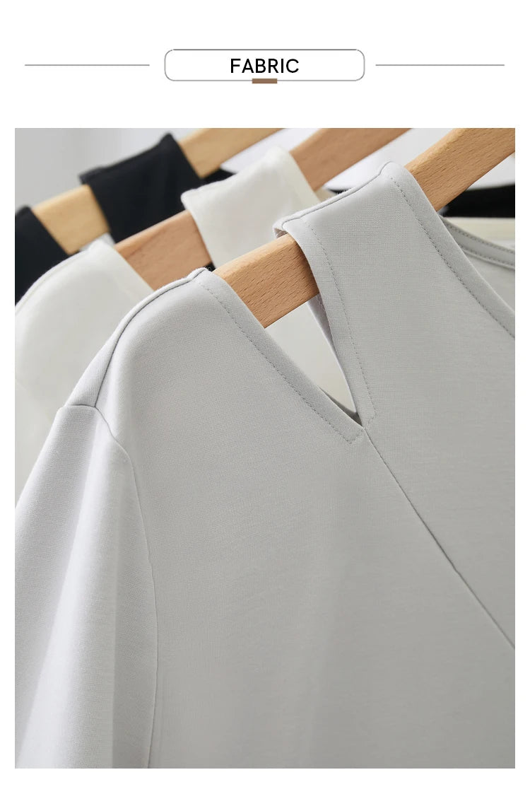 Damen T-Shirts im Minimalismus-Stil mit asymmetrischem V-Ausschnitt und kurzen Ärmeln