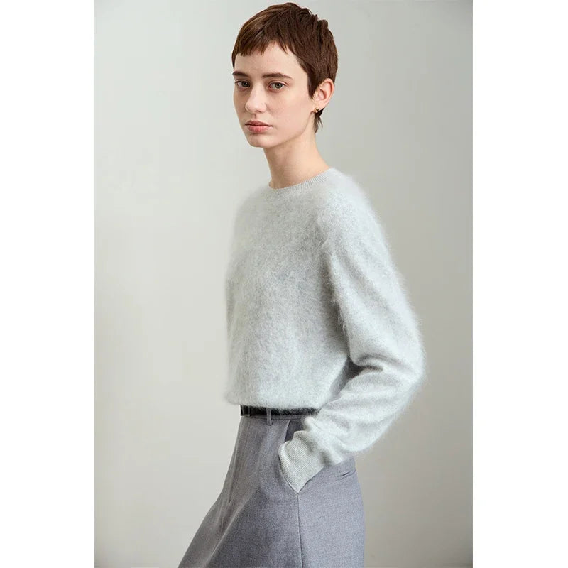 Heller Pullover mit Rundhalsausschnitt, lockere Silhouette und feines Strickbild