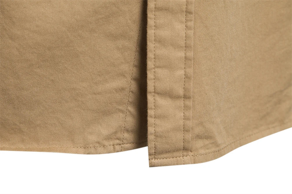 Herren Hemd im einfarbigen Militärstil mit Taschen für den Herbst