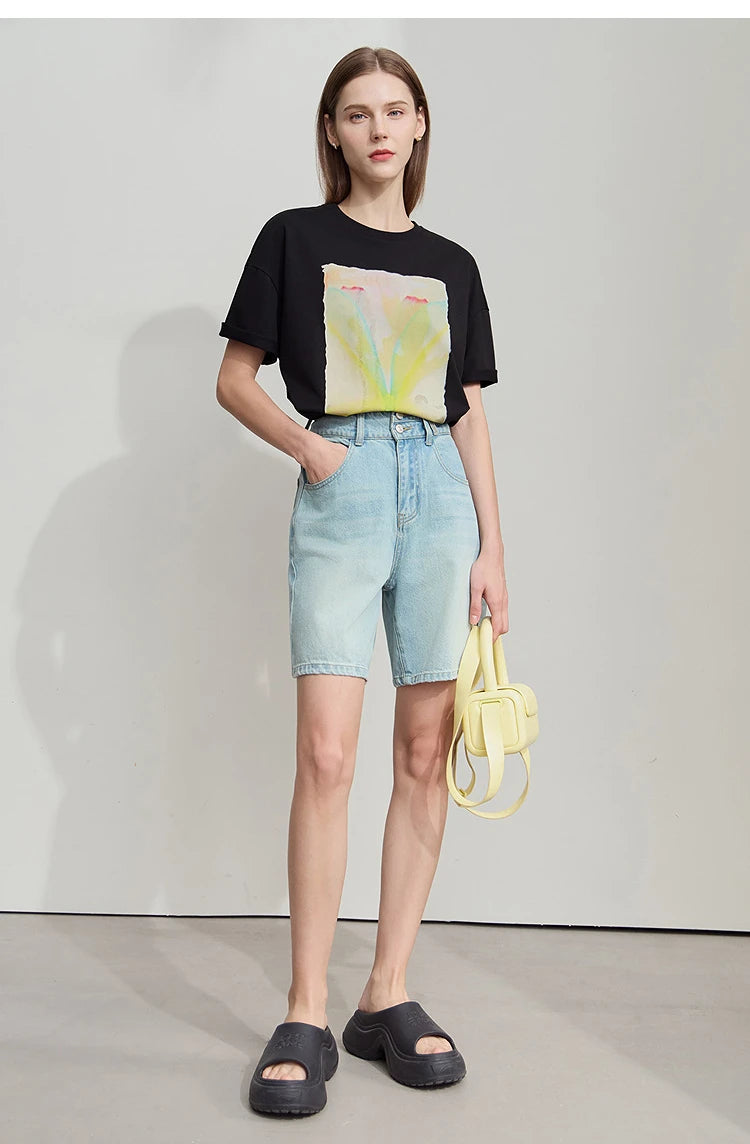Damen T-Shirt im minimalistischen Stil mit Druck und Rundhals-Ausschnitt