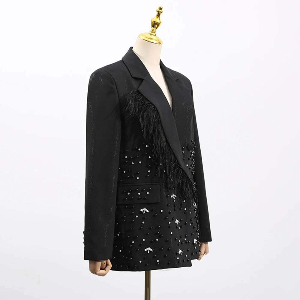 Elegantes Damen-Maxikleid mit hohem Kragen und Laternenärmeln – figurbetontes Design mit Perlendetails für besondere Anlässe.