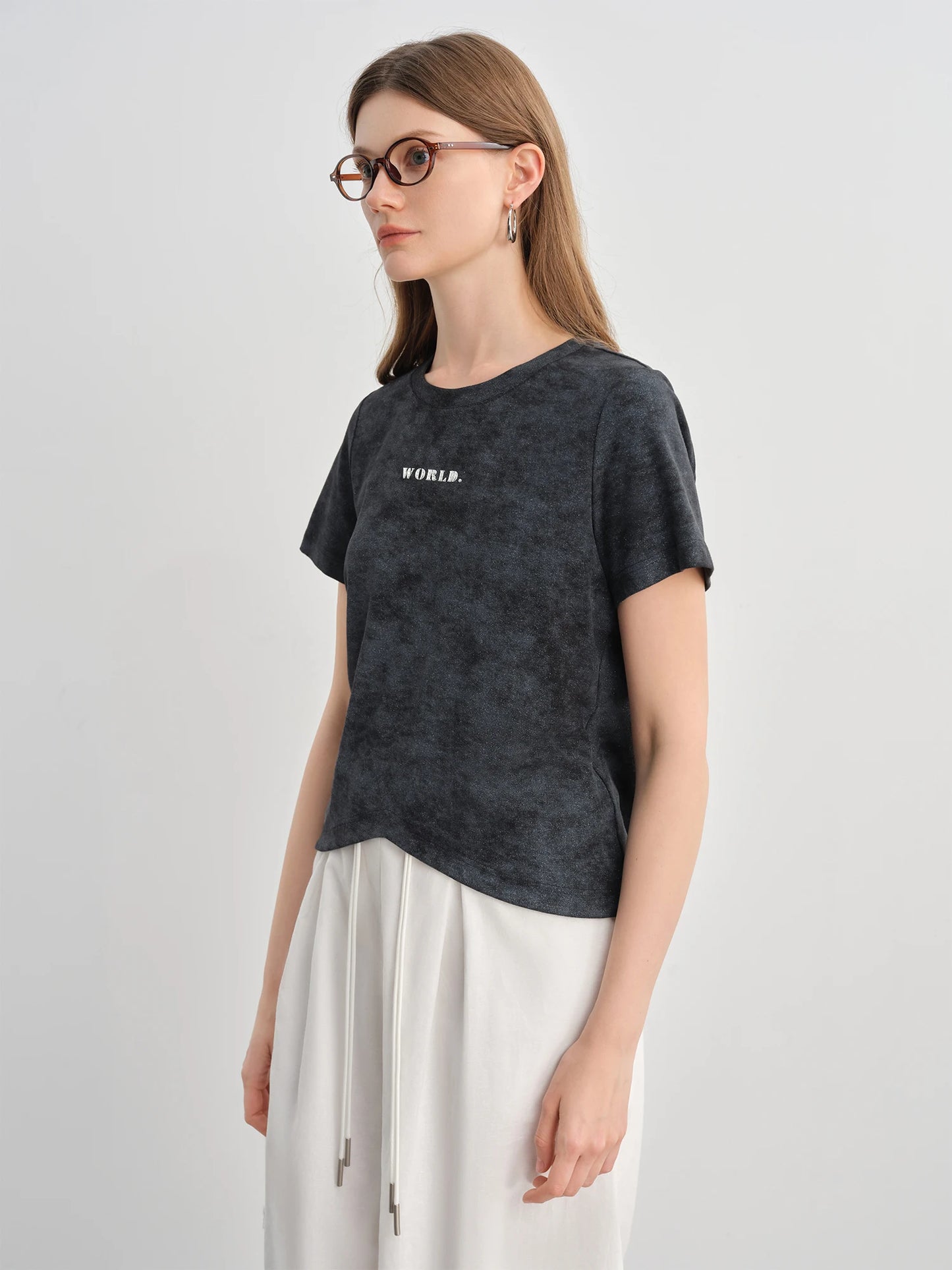 Langärmliges Baumwollshirt mit einzigartigem Stickdesign und Hohldetails in Pink – lockeres, vielseitiges Fashion-Top für den Sommer.