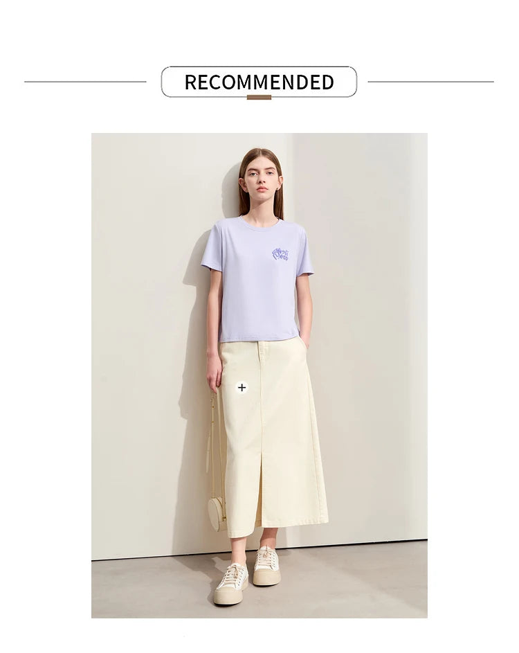 Damen T-Shirt im Minimalismus-Stil mit O-Ausschnitt und Stickerei