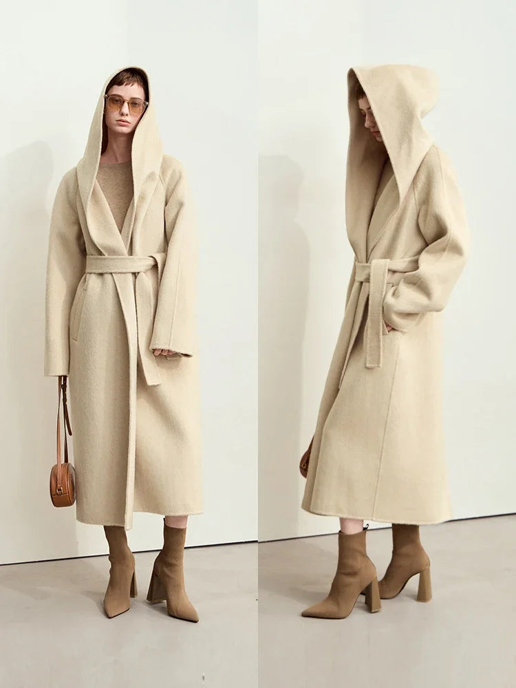 Damen Winter Festmantel mit Gürtel und Kapuze im minimalistischen Stil