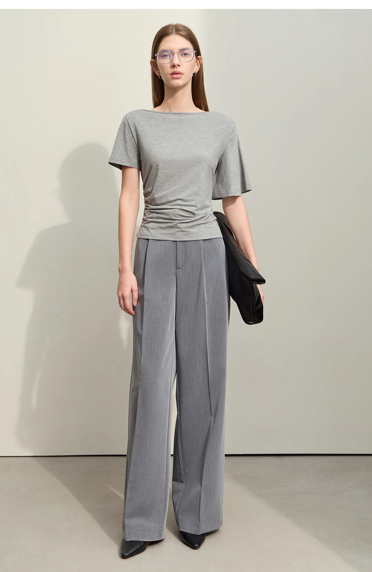 Damen T-Shirt im Minimalismus-Stil mit asymmetrischem Slash Neck und Raffen