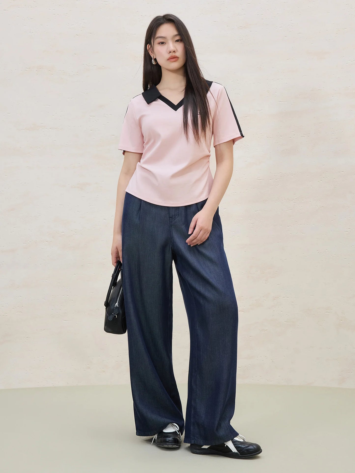 Sommerliches Damen-Lyocell-Shirt mit figurbetontem Schnitt und verstellbarem Kordelzug – atmungsaktives Design für mühelosen Übergang vom Büro zum Ausflug