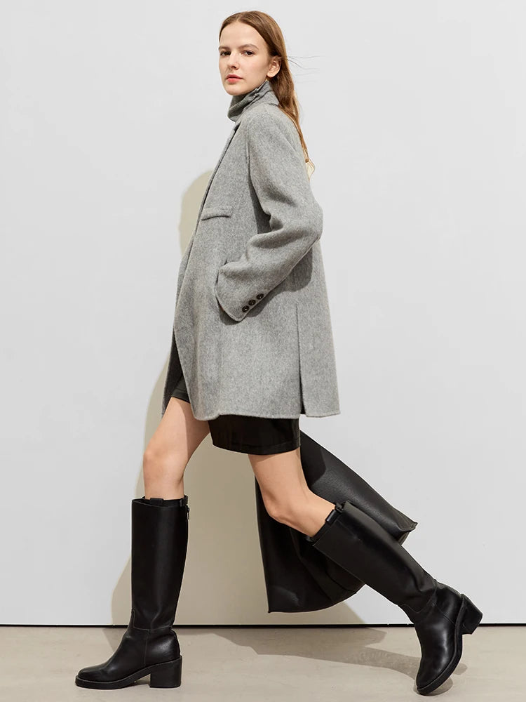 Damen Wollmantel im minimalistischen Old Money Stil mit Blazer-Kragen