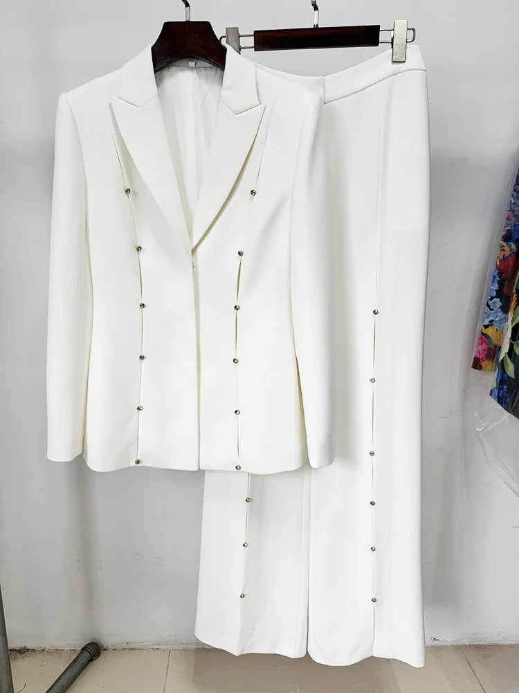 Elegantes Damen-Kleid mit Karomuster, Reverskragen und langen Ärmeln – figurbetont und mit Patchwork-Design.