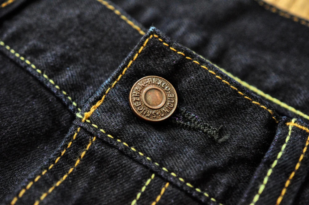 Herren Jeans im Vintage-Stil mit doppelseitiger Färbung und Kanten