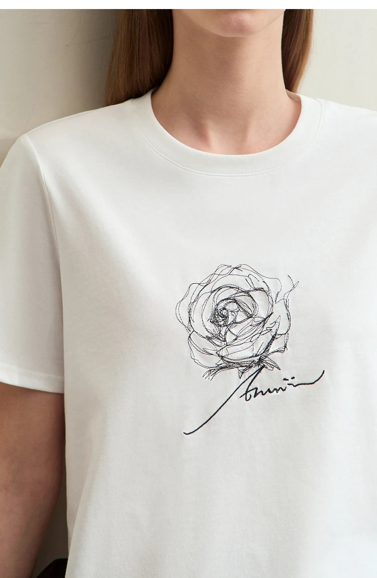 Damen Kurzarm-T-Shirt im minimalistischen Stil mit O-Ausschnitt und Stickerei